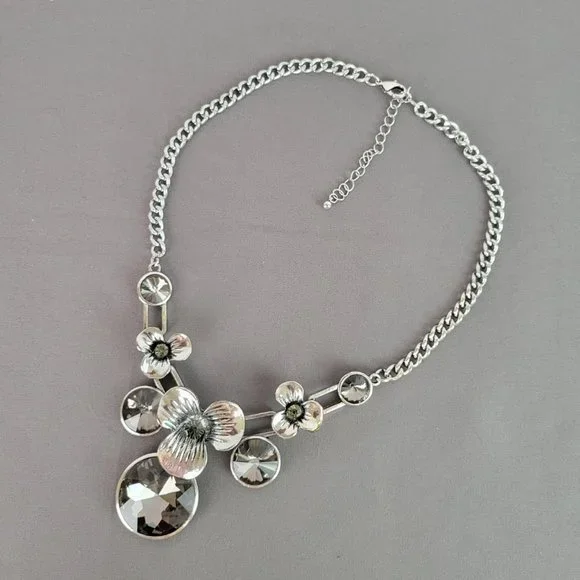 Chunky Silver Flower & Faceted Gray Rhinestone Necklace - Picture 4 of 12